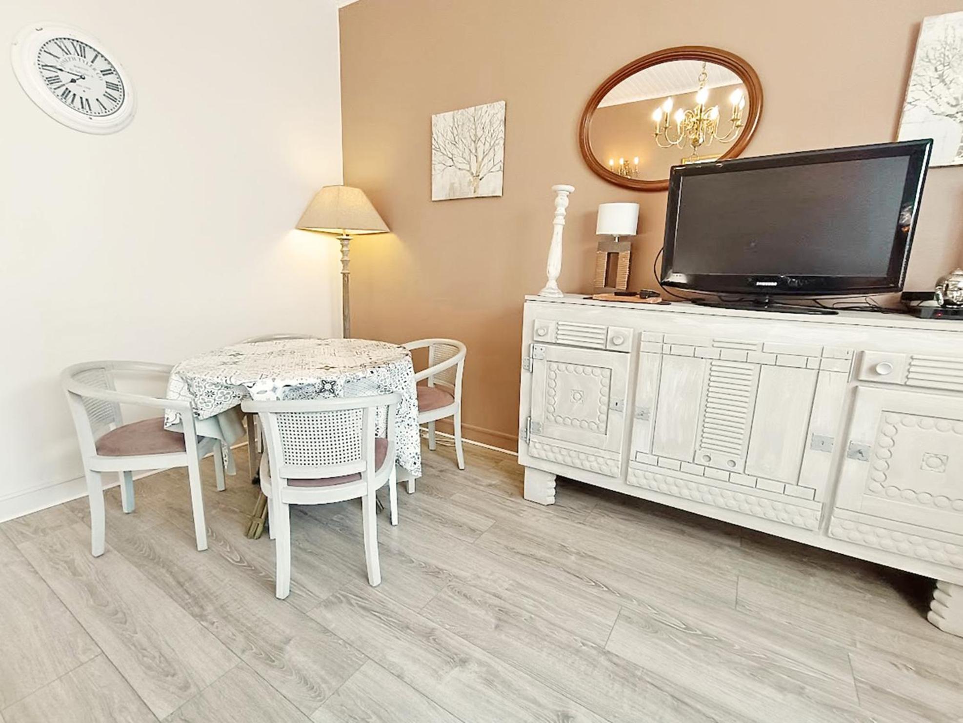 Apartment Le Petit Paradis, T3, Wifi, Parking, Veranda Bagnères-de-Luchon