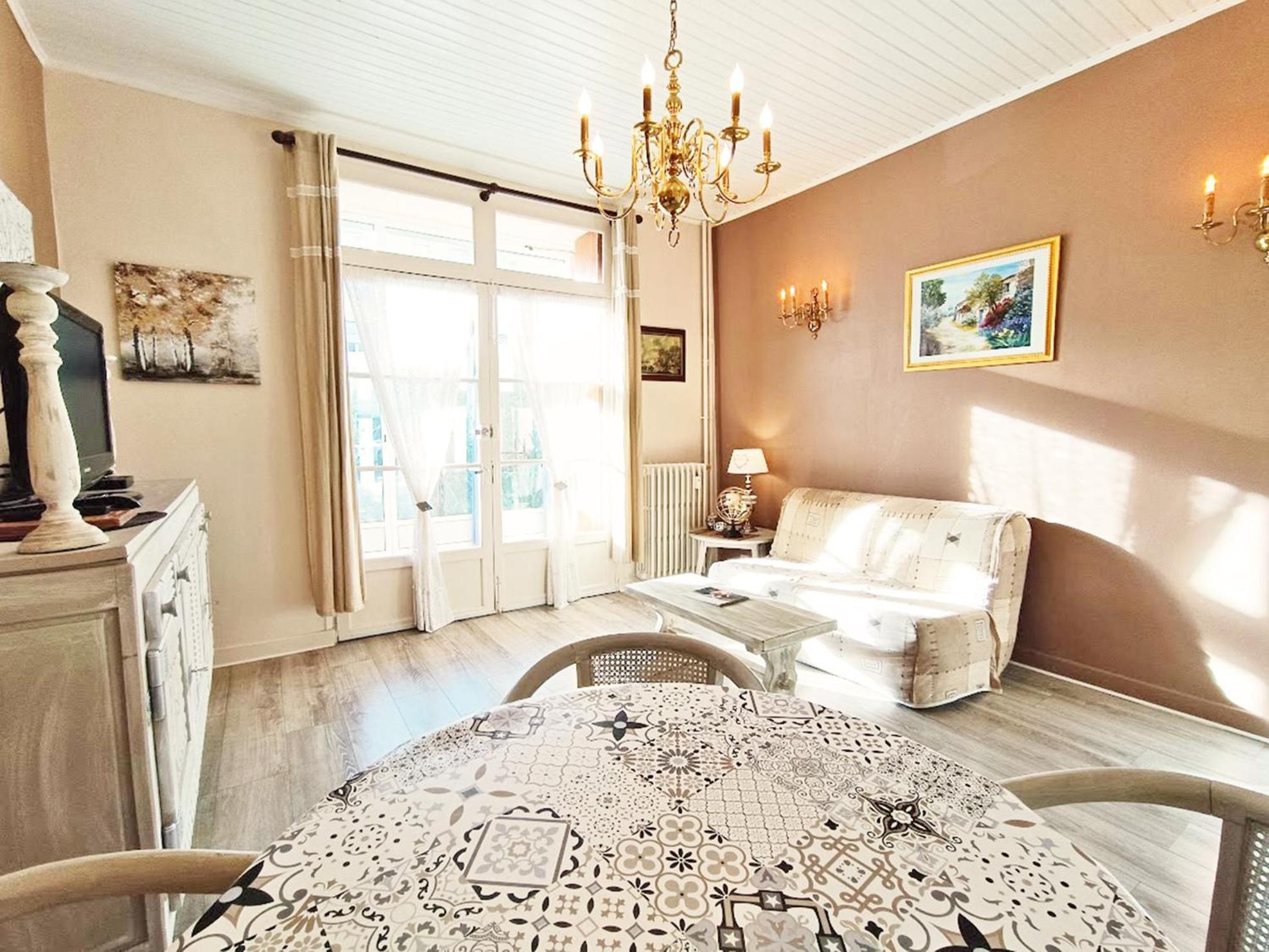 Apartment Le Petit Paradis, T3, Wifi, Parking, Veranda *